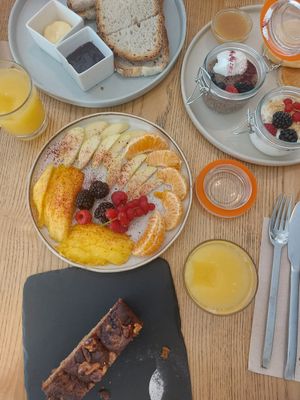 Fruits, bread with jam, banana bread, chia pudding and joghurt with muesli, pancakes at daTerra - Baixa in Porto
