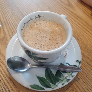 Caffè latte (soy milk) 2,20€ at daTerra - Baixa in Porto