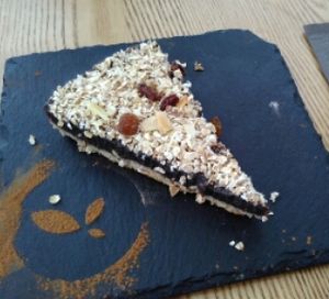 Torta vegana de açaí com banana at daTerra - Baixa in Porto