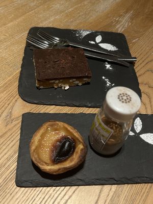 pastel de nata & rice crispy #Veganuary at daTerra - Baixa in Porto