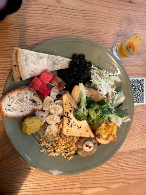 full plate at daTerra - Baixa in Porto