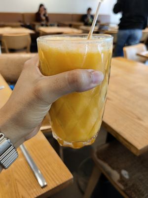 Tropical smoothie at daTerra - Baixa in Porto