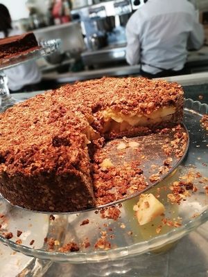 apple crumble cake at daTerra - Baixa in Porto