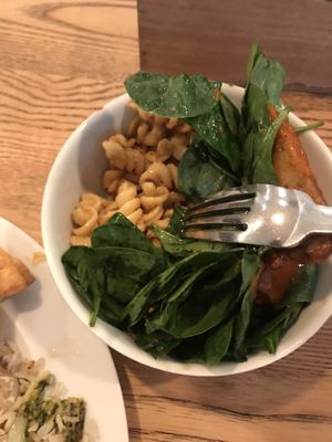 Pasta con seitán con salsa de tomate y unos canónigos at daTerra - Baixa in Porto