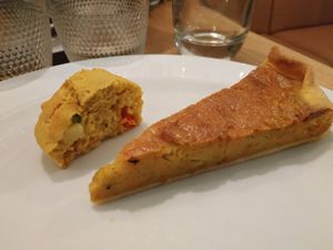 Muffin de verduras y deliciosa quiche at daTerra - Baixa in Porto