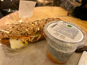 sandwich & dessert (both vegan) at EXKi - Midi in Brussels