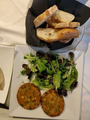vegetables burger at Caffe & Caffe in Como