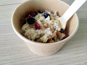 Breakfast oatmeal with apple and berries at BRU - EXKi - TA in Zaventem