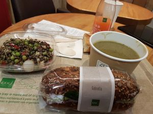 lentils salad and sandwhich at Exki
too much plastic at BRU - EXKi - TA in Zaventem