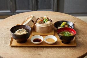 A Brown Rice speciality of over 10 different seasonal vegetables steamed in a 
beautiful bamboo basket. 
Accompanied by homemade dipping sauces. 
 at Brown Rice ブラウンライス in Tokyo