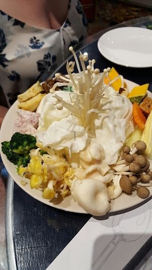 Taiwanese hot pot at Chì Kàn Xǐ Lóu 赤崁璽樓 in Tainan