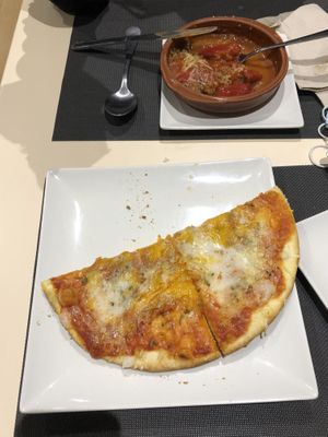 Quatro formaggi, tapas at Bambú in Vigo