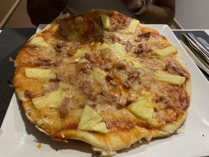 Pizza with “Bacon” and Pineapple   at Bambú in Vigo