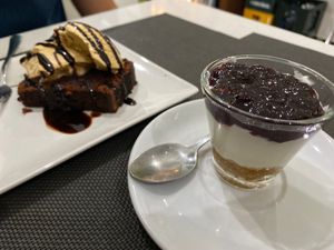 You can pick from 5 desserts with the meal of the day from the regular menu! We got the brownie and the  blueberry cheesecake and they were both so amazing😍 at Bambú in Vigo