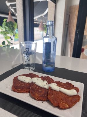 Tortitas de pimientos asados con veganesa  at Bambú in Vigo