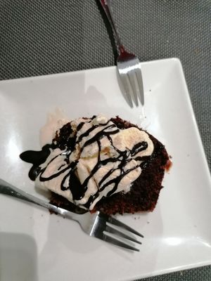 Brownie de chocolate com gelado de baunilha at Bambú in Vigo