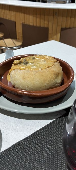 Estaba muy rico, relleno de queso y más cosas a elegir at Bambú in Vigo