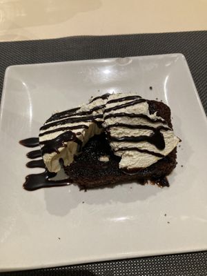 Brownie de chocolate con helado  at Bambú in Vigo