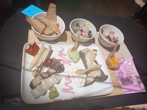 Tabla de quesos at Väcka in Barcelona