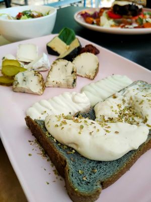 Cheeseboard at Väcka in Barcelona