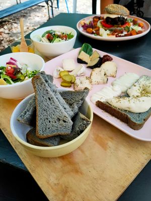 Cheeseboard at Väcka in Barcelona