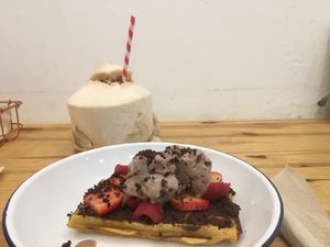 10 € - small and little bit dry even with ice cream at Väcka in Barcelona