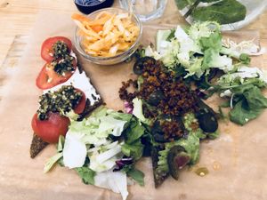 Tabla de quesos II / Cheese platter II at Väcka in Barcelona