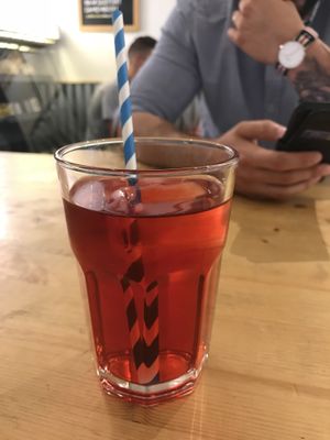 Infusion glacée hibiscus at Väcka in Barcelona
