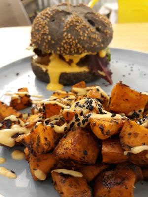 Burger with boniato at Väcka in Barcelona