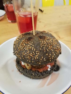 Burger at Väcka in Barcelona