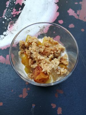 crumble de manzana at Väcka in Barcelona