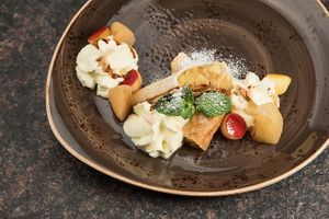 Apple & cinnamon rolls - new for autumn menu 2019 at Etnosvet in Prague