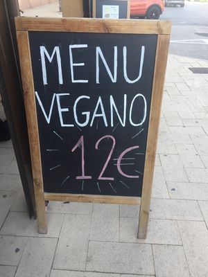 Vegan menu sign 👌 at Svarog in Guardamar Del Segura