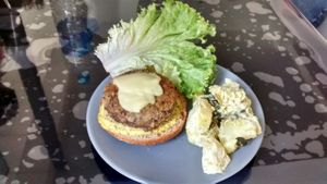 Vegan burger and potatoes with a curry sauce at Veg Mama Food Truck in Nantes