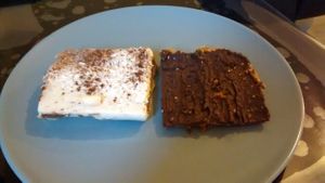 Vegan chocolate cake and speculoos with chocolate at Veg Mama Food Truck in Nantes