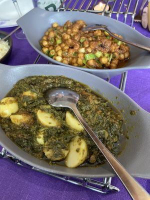 Chana massala and aloo palak  at The Rajpoute in Ornex