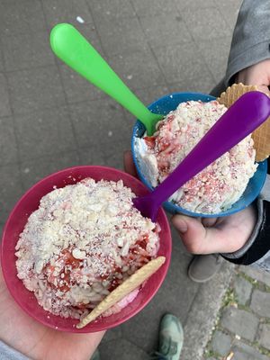 You can even bring your own china to avoid garbage  at Eisschmiede - Manufaktur fur Genuss in Dusseldorf