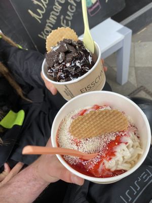 Cookie Becher und Spaghetti Eis at Eisschmiede - Manufaktur fur Genuss in Dusseldorf