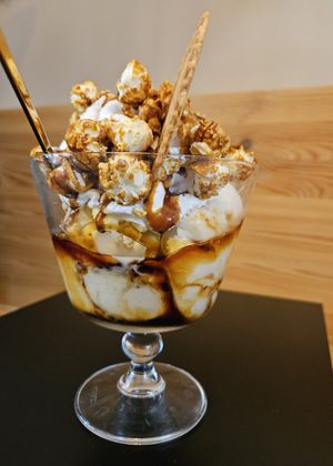 Caramel Popper at Eisschmiede - Manufaktur fur Genuss in Dusseldorf