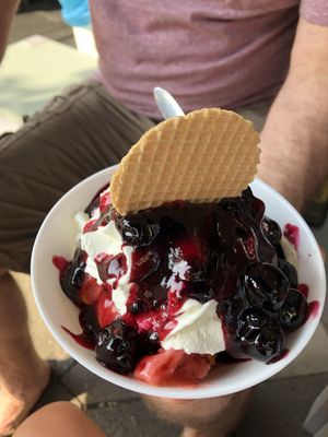 Amarena Becher at Eisschmiede - Manufaktur fur Genuss in Dusseldorf