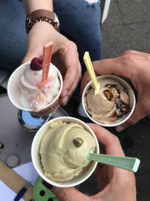Pistazie, Himbeer-Vanille, Erdnuss - all vegan! at Eisschmiede - Manufaktur fur Genuss in Dusseldorf