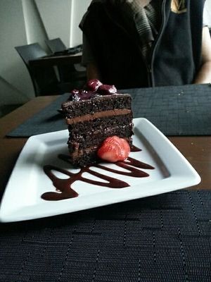 Black Dolce - chocolate cake with dark berries at Nümen in Merida