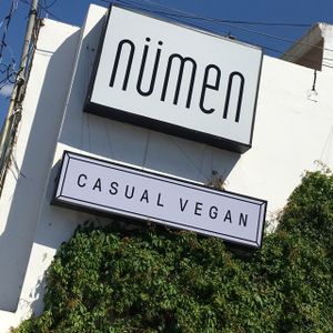 outside  at Nümen in Merida