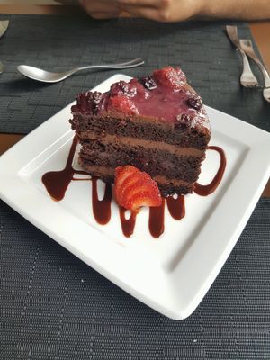 Chocolate berry cake at Nümen in Merida