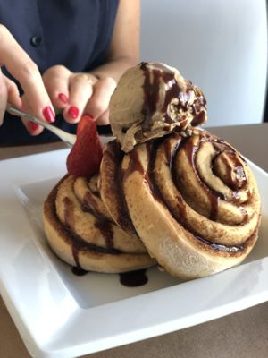 Cinnamon rolls! So good! at Nümen in Merida