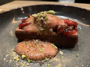 Schokoladentraum mit Erdbeeren  at TIAN Bistro am Spittelberg in Vienna