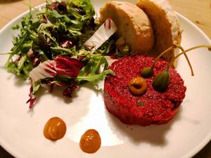 Vegan tartare at TIAN Bistro am Spittelberg in Vienna