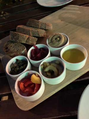 Hummus and veggies   at TIAN Bistro am Spittelberg in Vienna