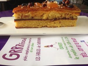 vegan cake at Grrrfood restaurant at GRRRfood in Serignan