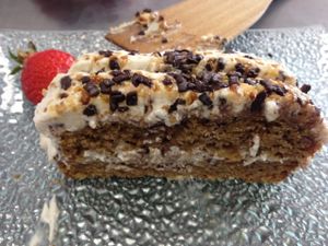 vegan cake with soywhip and chocolate chips at GRRRfood in Serignan